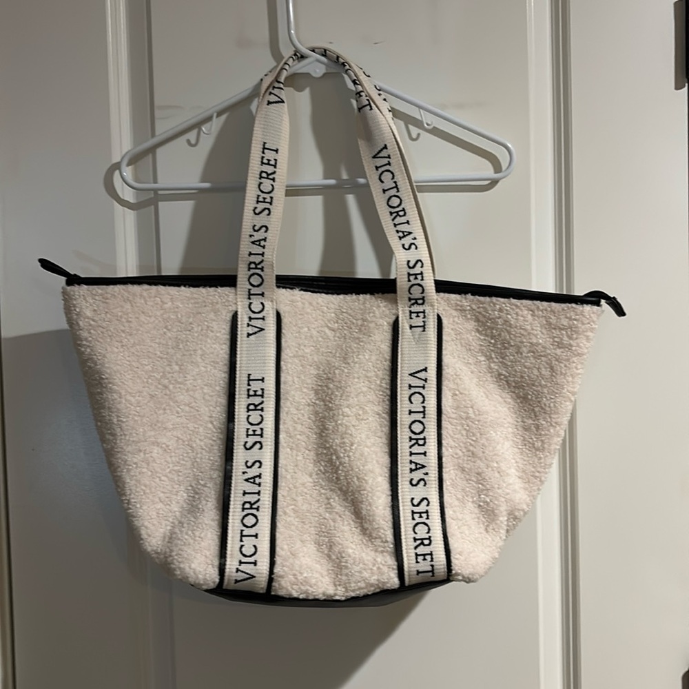 NWOT White fluffy victoria’s secret tote bag